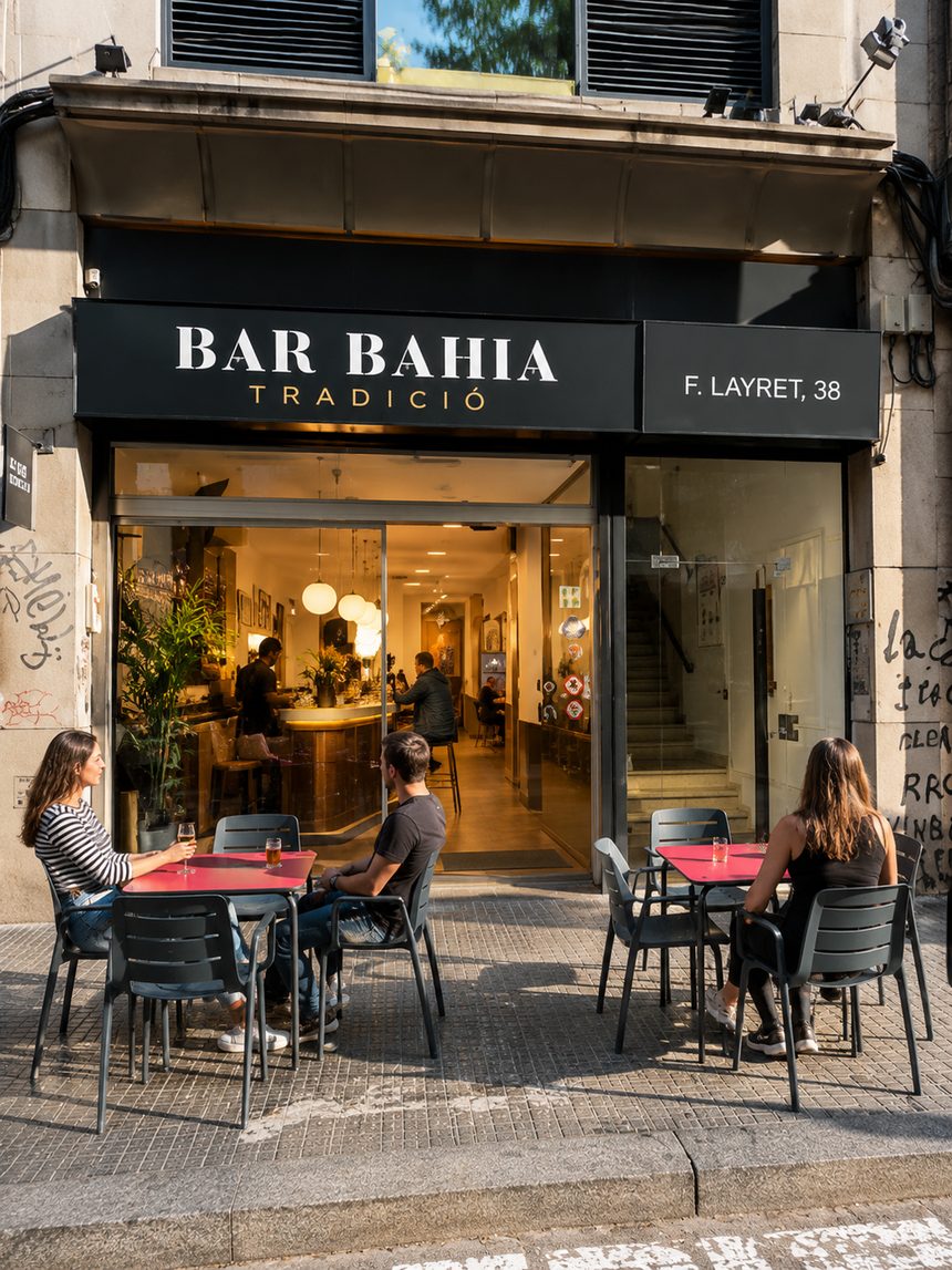 Fachada y terraza del Bar Bahia en Badalona